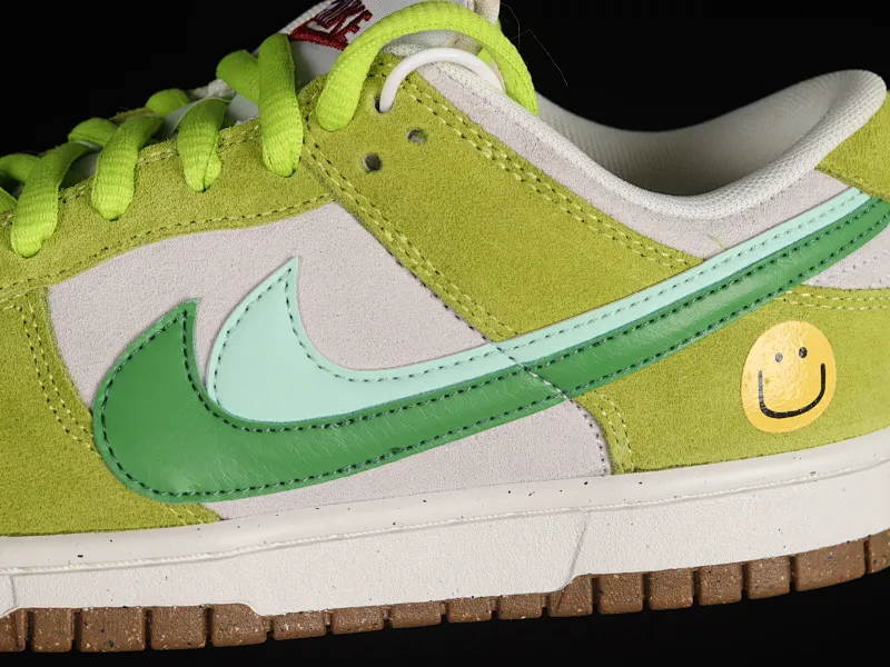 All categories Nk SB Dunk Series Nk SB Dunk Low low-top sneakers Nk SB Dunk Low "85" Green Apple Smiley SB low-top sports and leisure sneakers DO9457-122